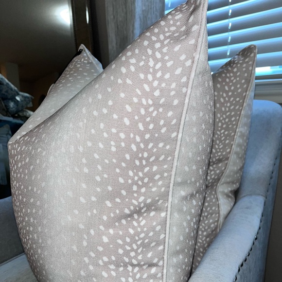 1-NWT CALLISTO HOME DECORATIVE PILLOW - Picture 11 of 16